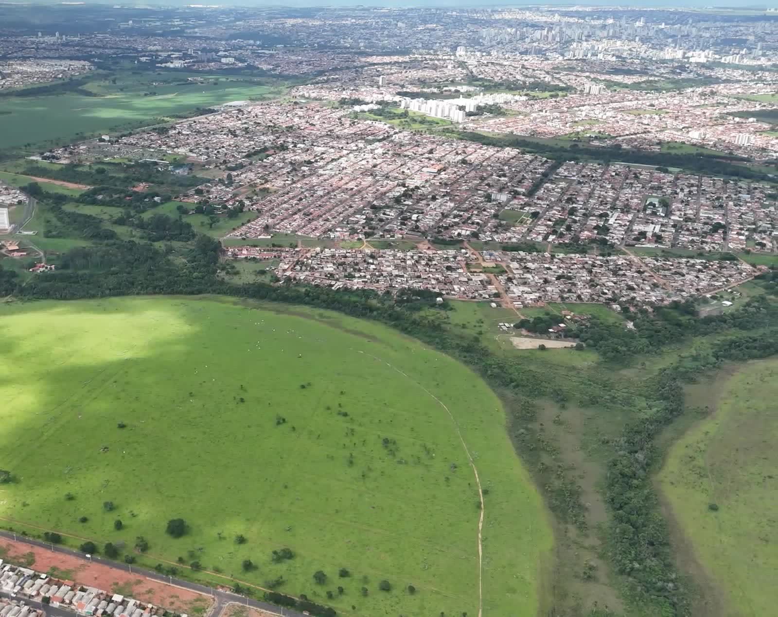 Vista aérea da região do Monte Hebron e de Uberlândia