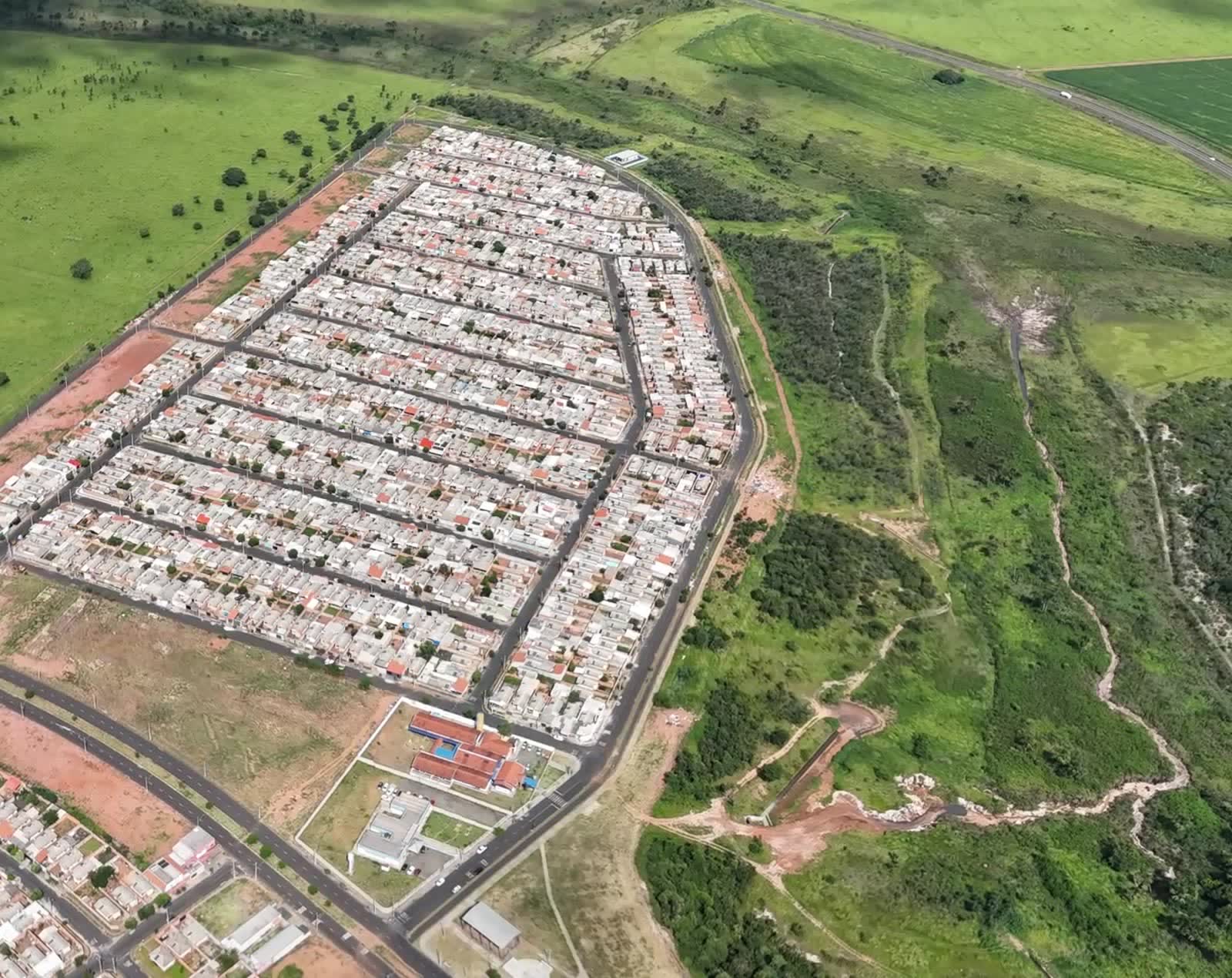 Quadras com casas construídas no Monte Hebron